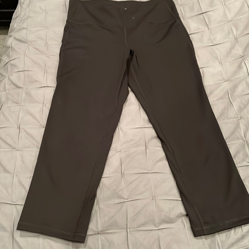 Old Navy Active Elevate Capri Leggings